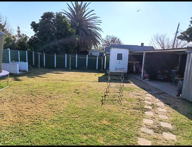 3 bed property to rent in CRESSLAWN